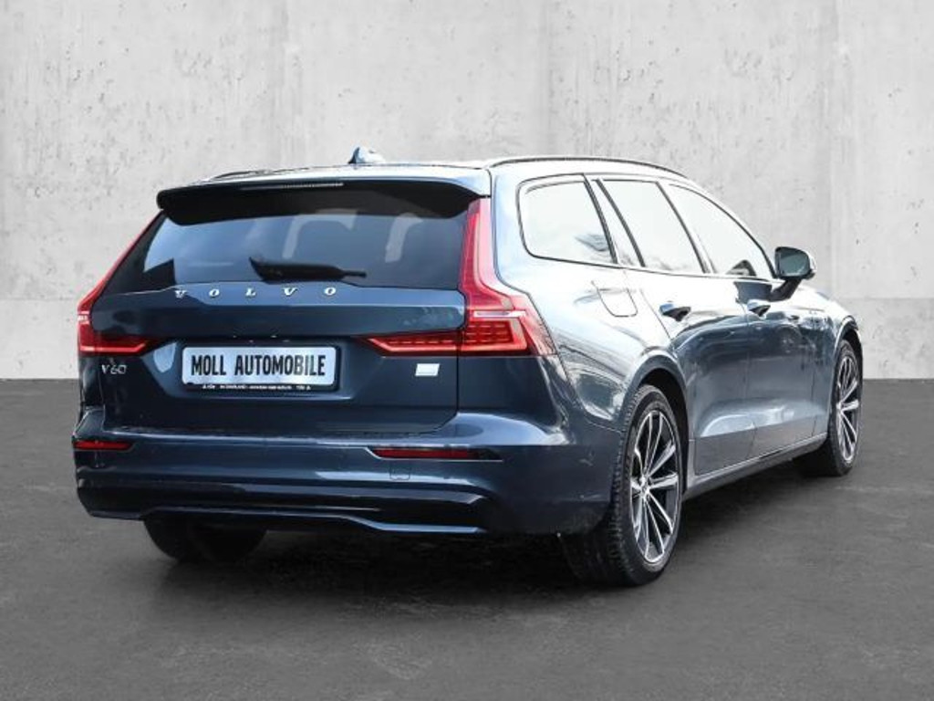 Volvo V60 AWD Hybrid Recharge Plus Dark