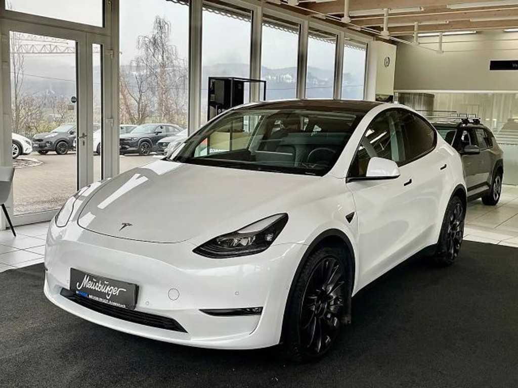 Tesla Model Y Long Range AWD