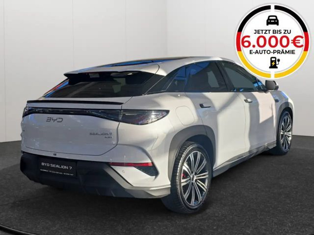 BYD Sealion 7