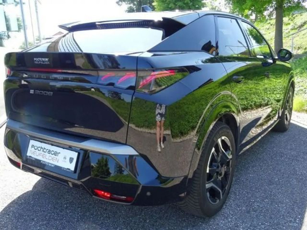Peugeot E-3008