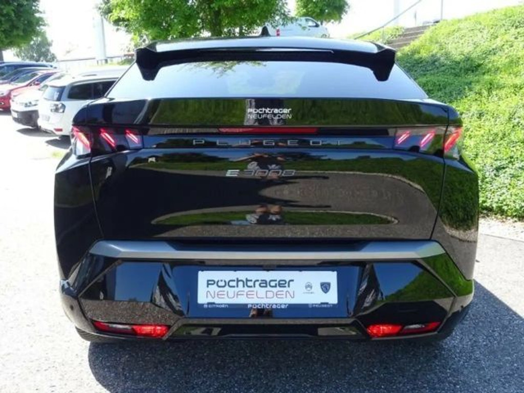 Peugeot E-3008
