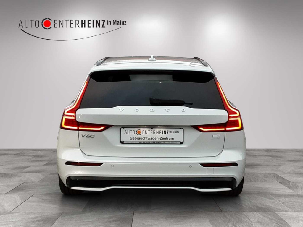 Volvo V60 AWD Hybrid Recharge Plus Dark