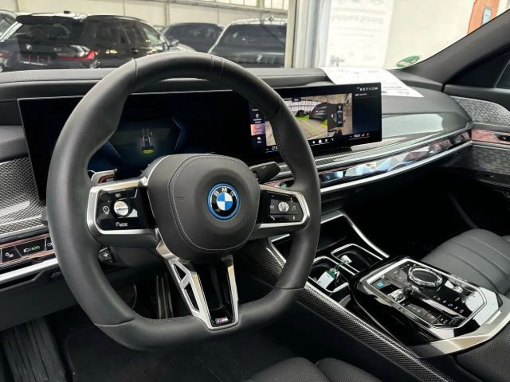 BMW i7