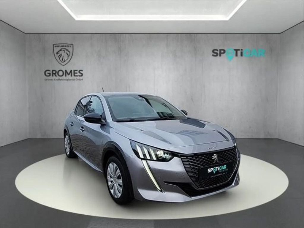 Peugeot e-208 e- Elektromotor GT136 Panorama Navi Digitales Cock