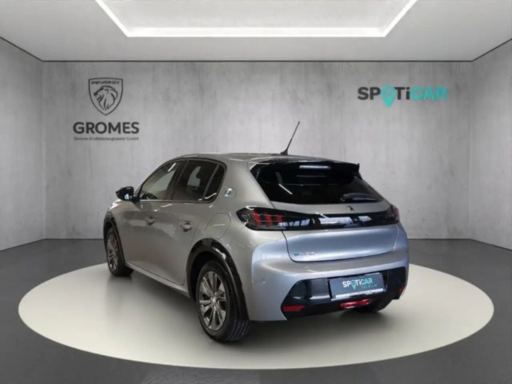 Peugeot e-208
