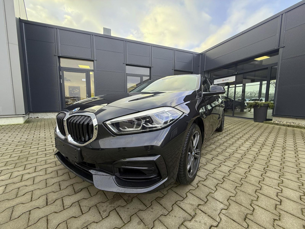 BMW 1 Serie 116 Sport Line Sedan 116i