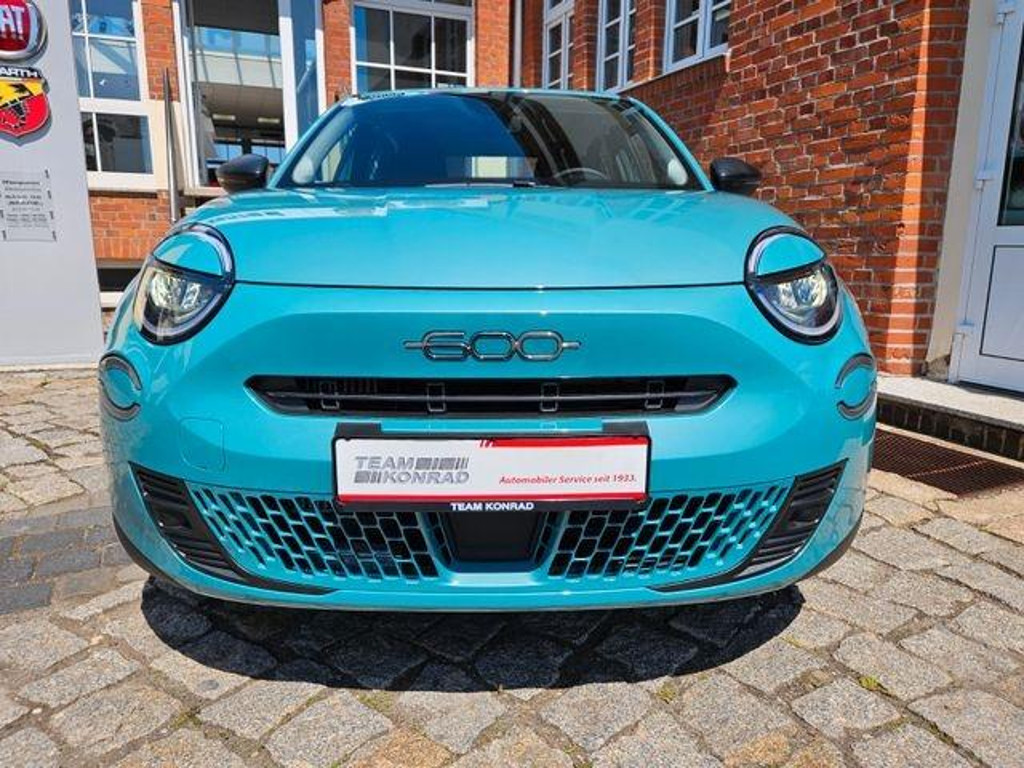 Fiat 600e 1.2T MHEV - Automatik digitales Cockpit LED