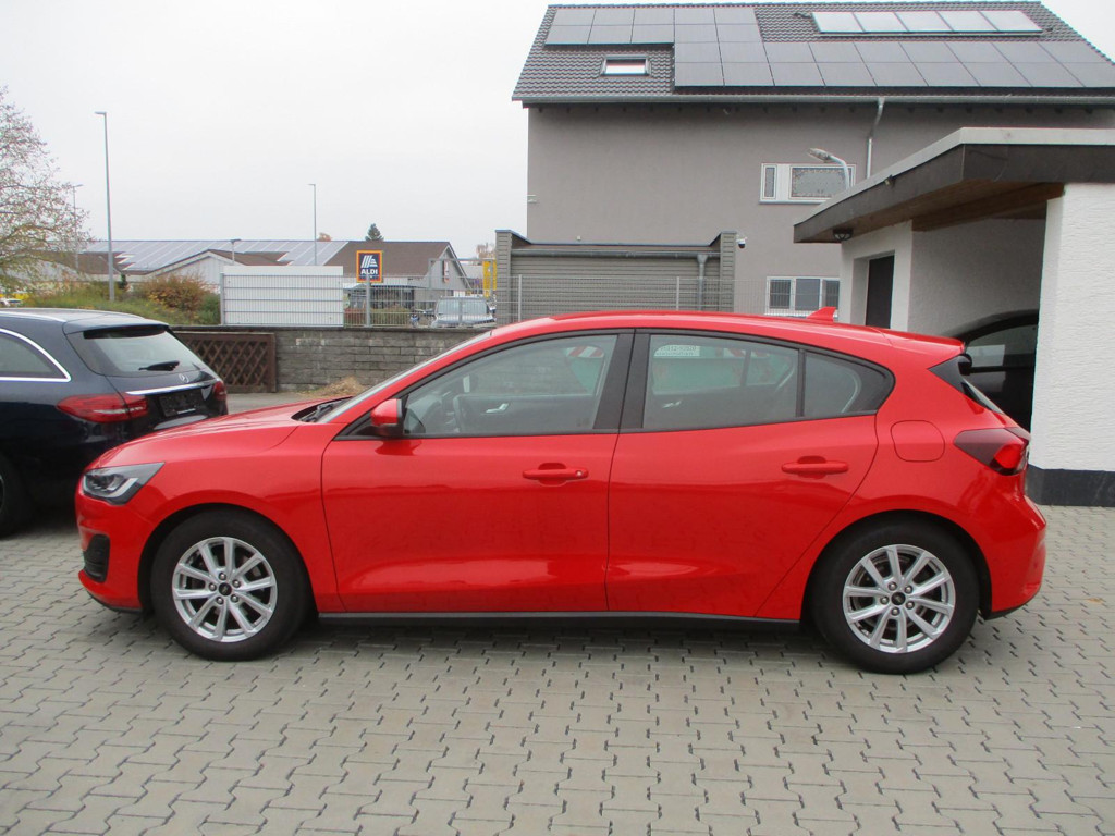 Ford Focus 1,5 MAVI KAMERA LED SPURH TEMPO AHK PDC