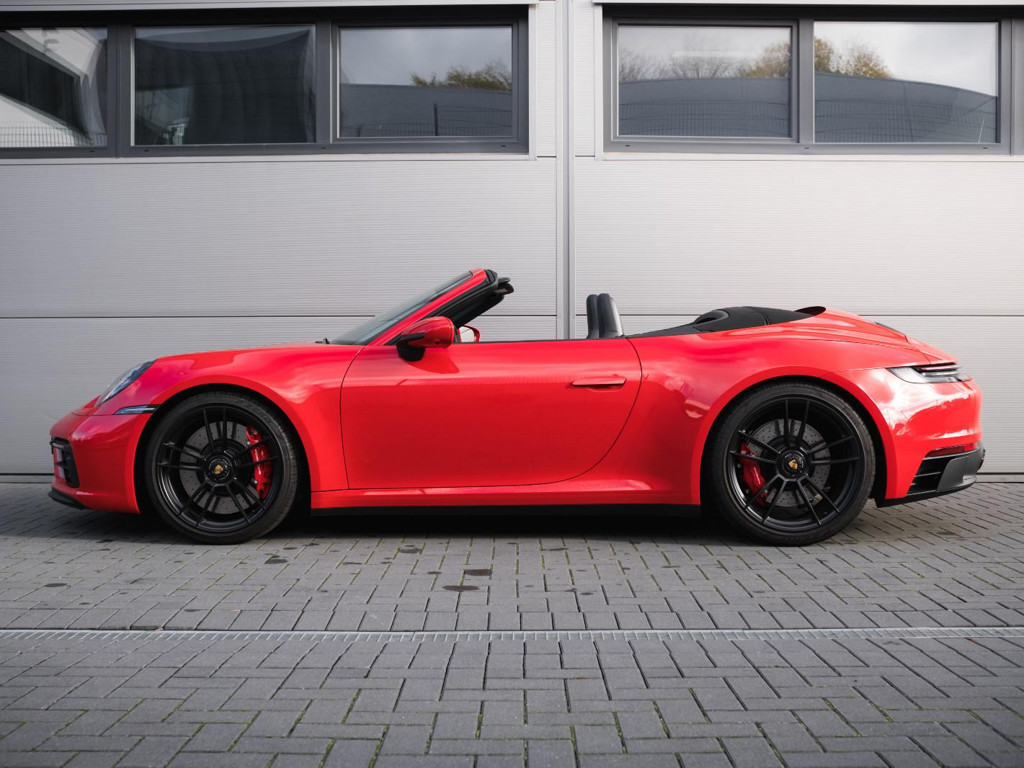 Porsche 992 GTS Cabrio 4