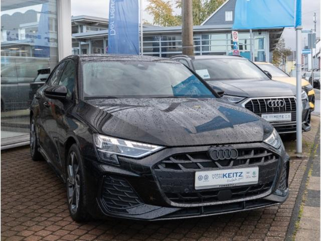 Audi A3 Sportback Sedan S-Line 35 TFSI