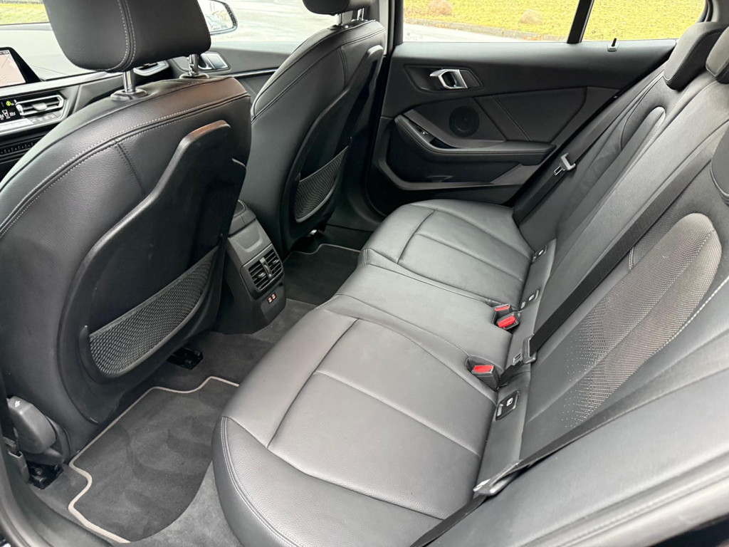 BMW 1 Serie 120 Sport Line Sedan 120d