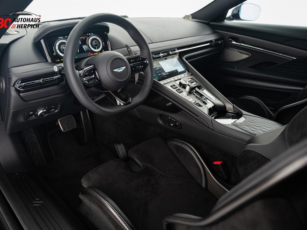 Aston Martin DB12