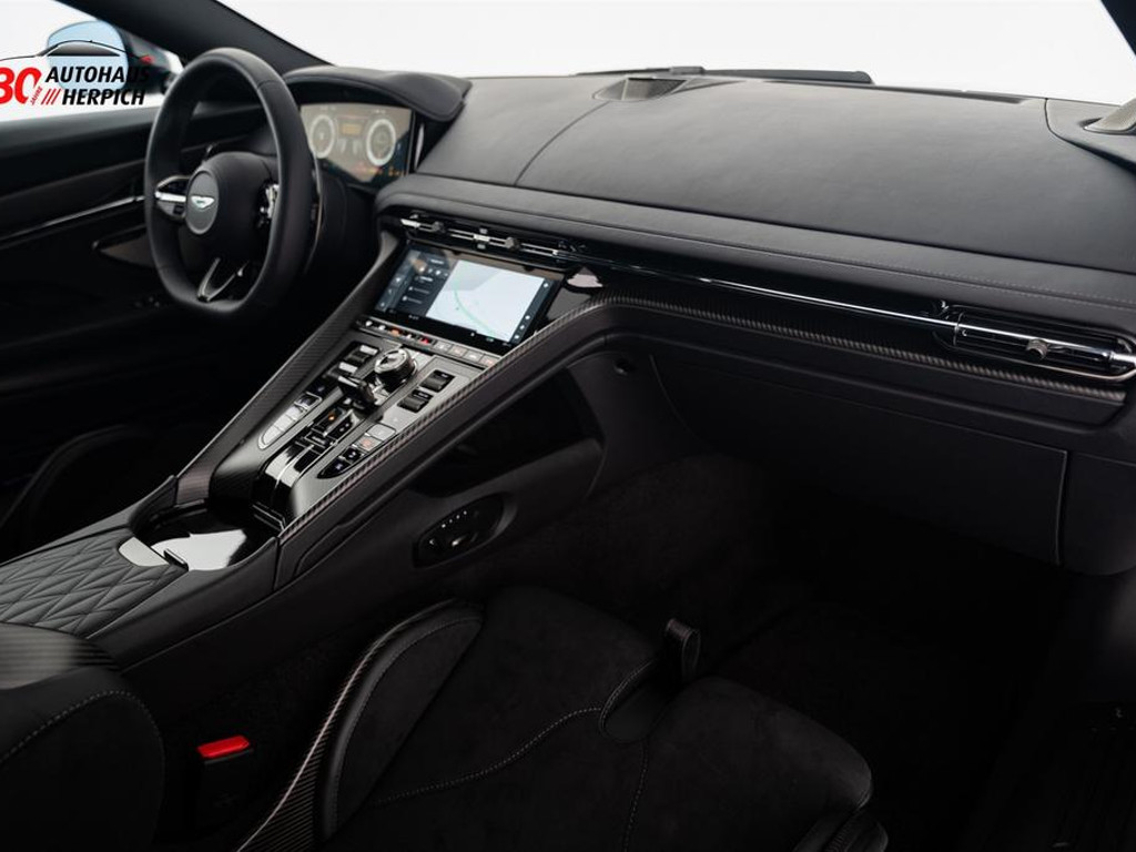 Aston Martin DB12