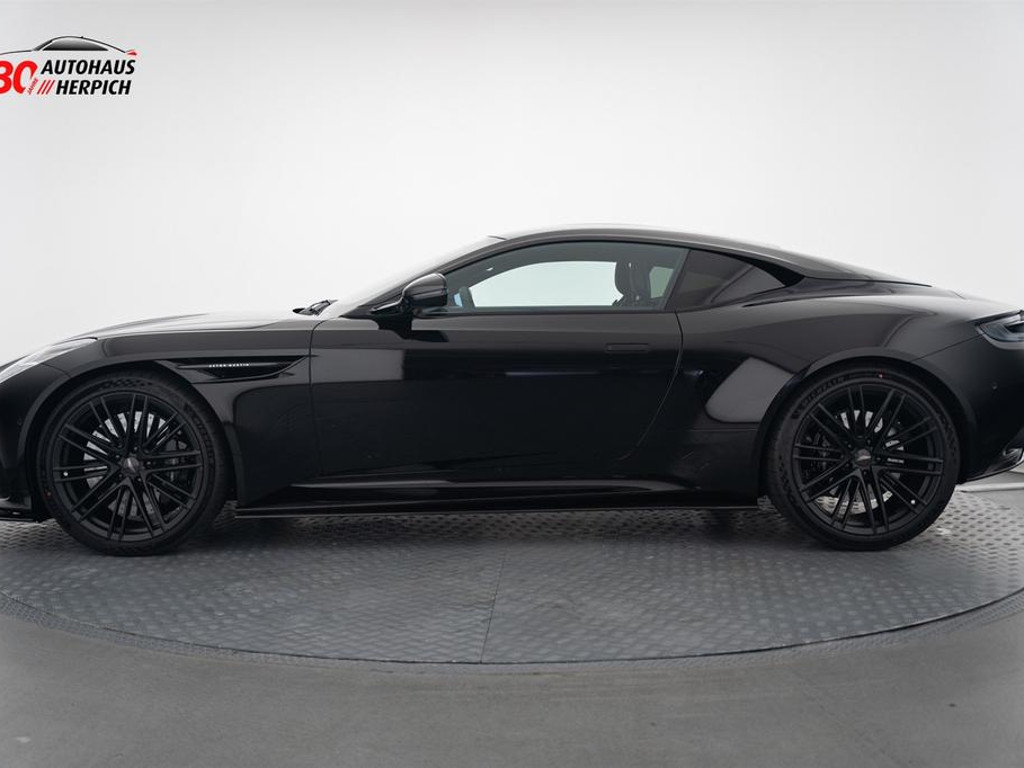 Aston Martin DB12