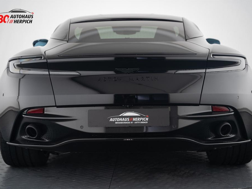 Aston Martin DB12