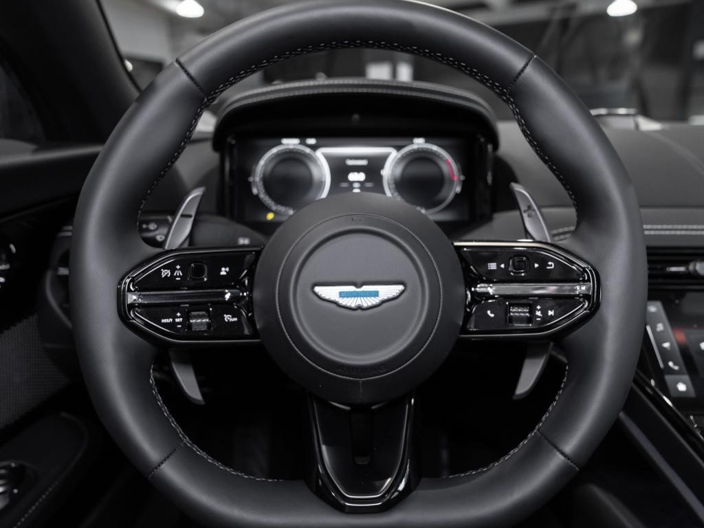 Aston Martin DB12