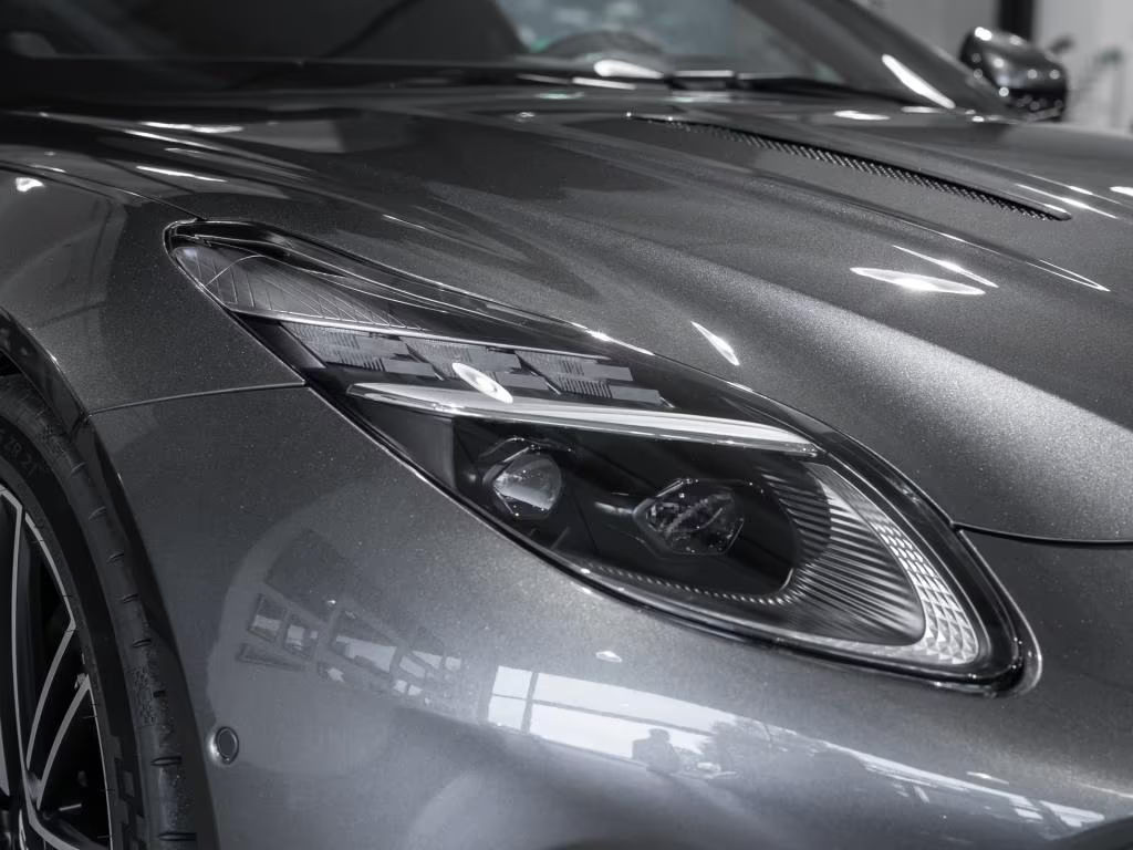 Aston Martin DB12