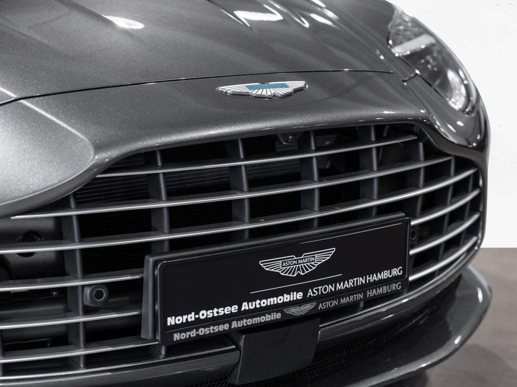Aston Martin DB12
