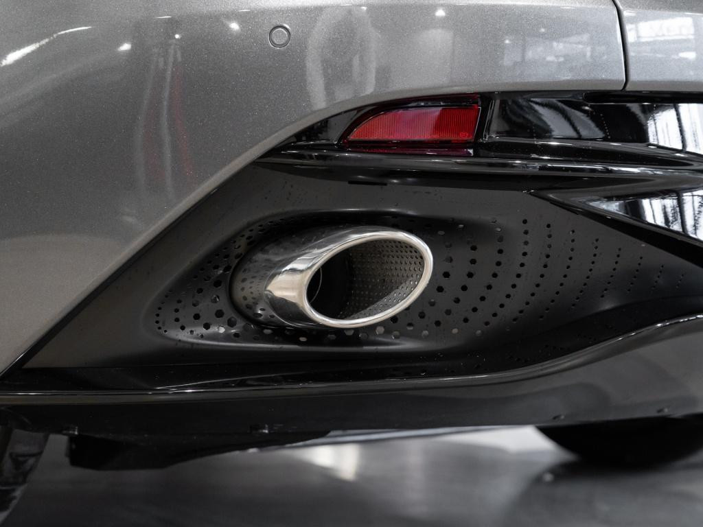 Aston Martin DB12