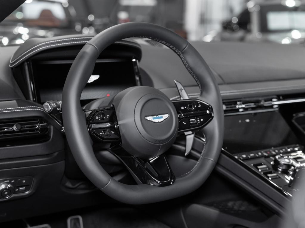 Aston Martin DB12