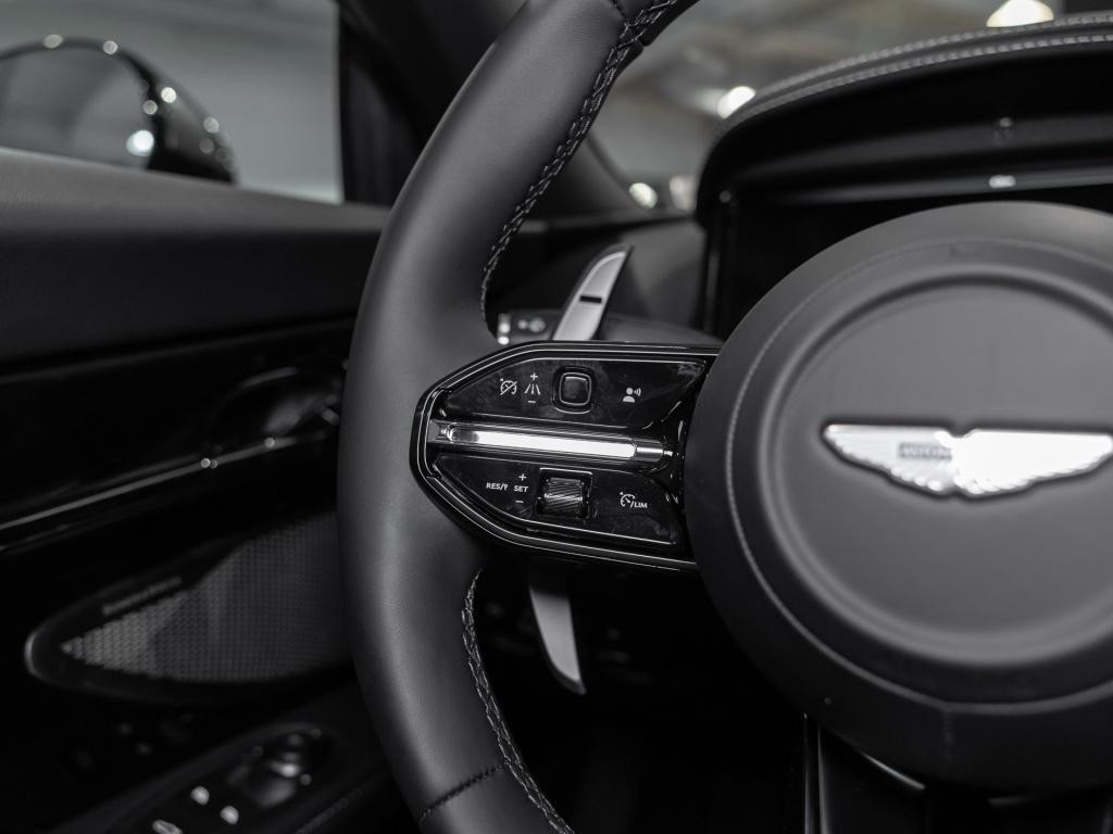 Aston Martin DB12