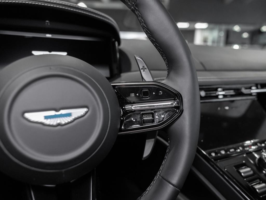 Aston Martin DB12