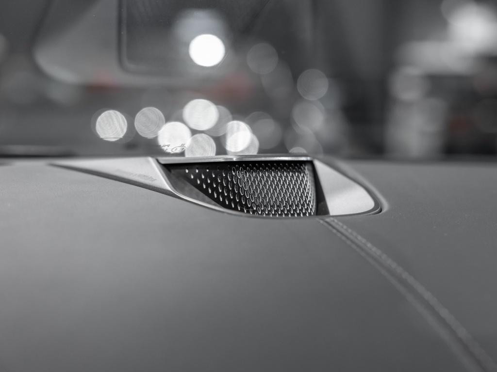 Aston Martin DB12