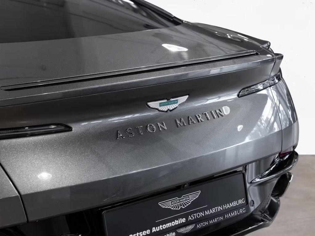 Aston Martin DB12