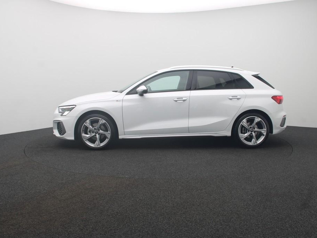 Audi A3 Sportback Sedan S-Line 35 TFSI