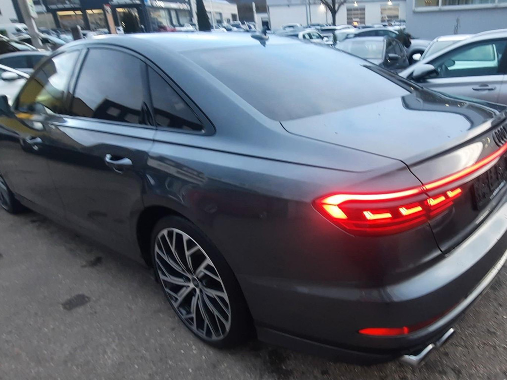 Audi S8