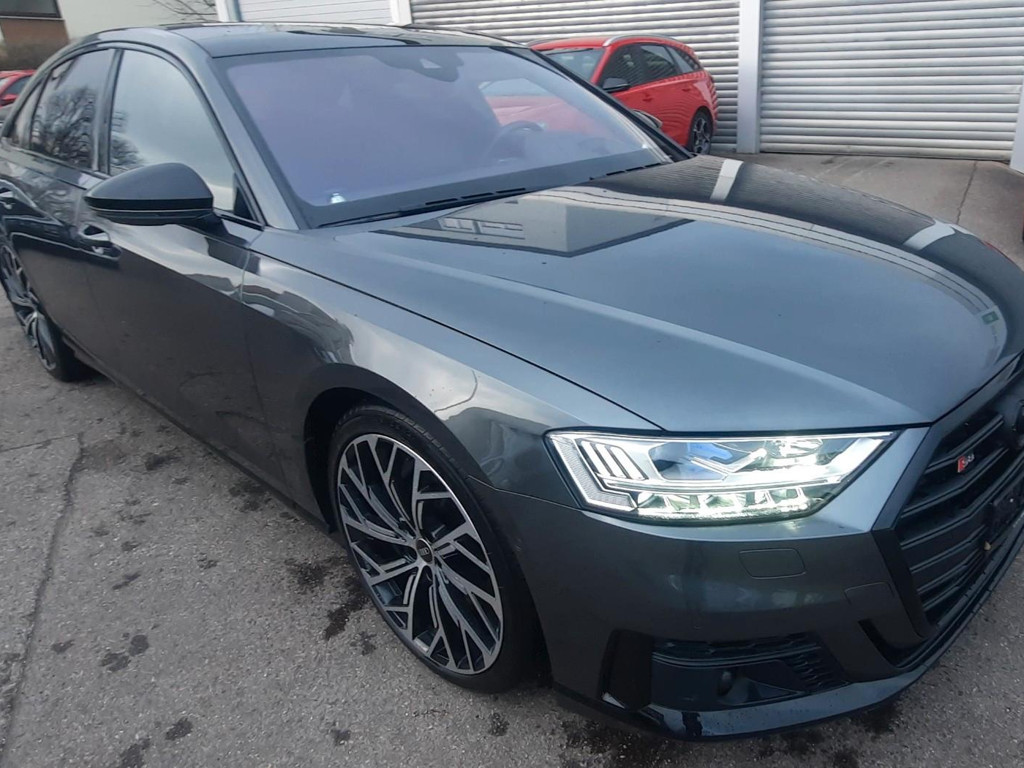 Audi S8