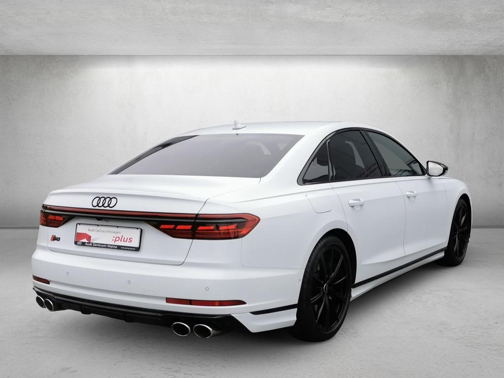 Audi S8