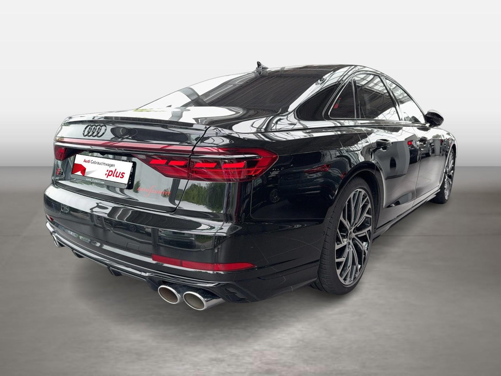 Audi S8