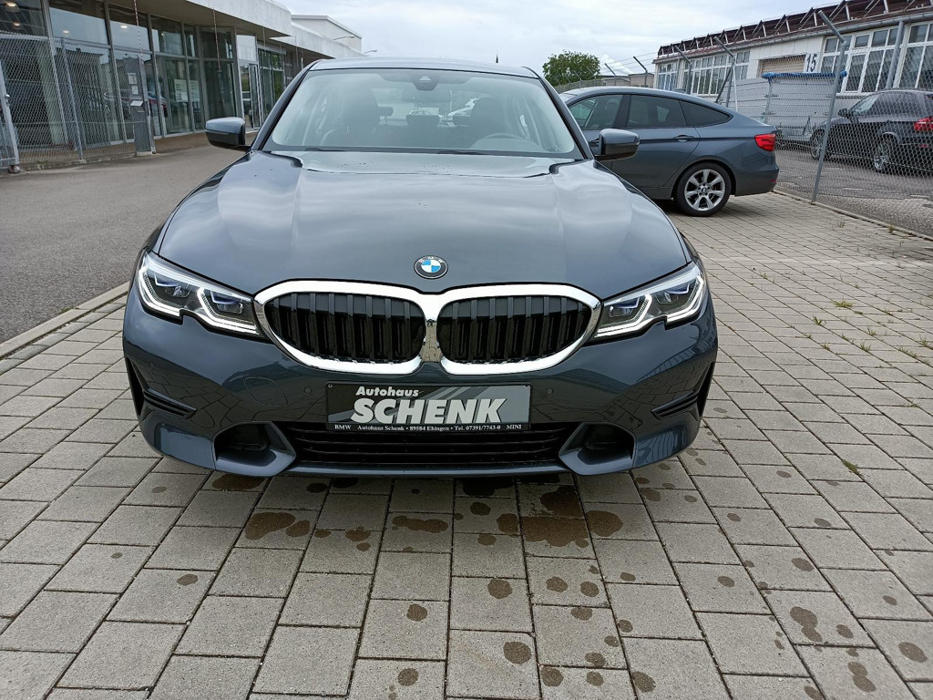 BMW 3 Serie 320 Sport Line Sedan 320i