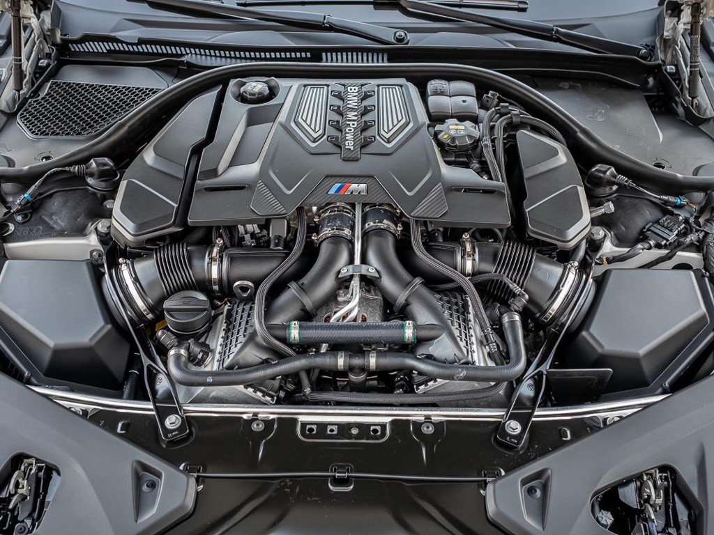 BMW M8