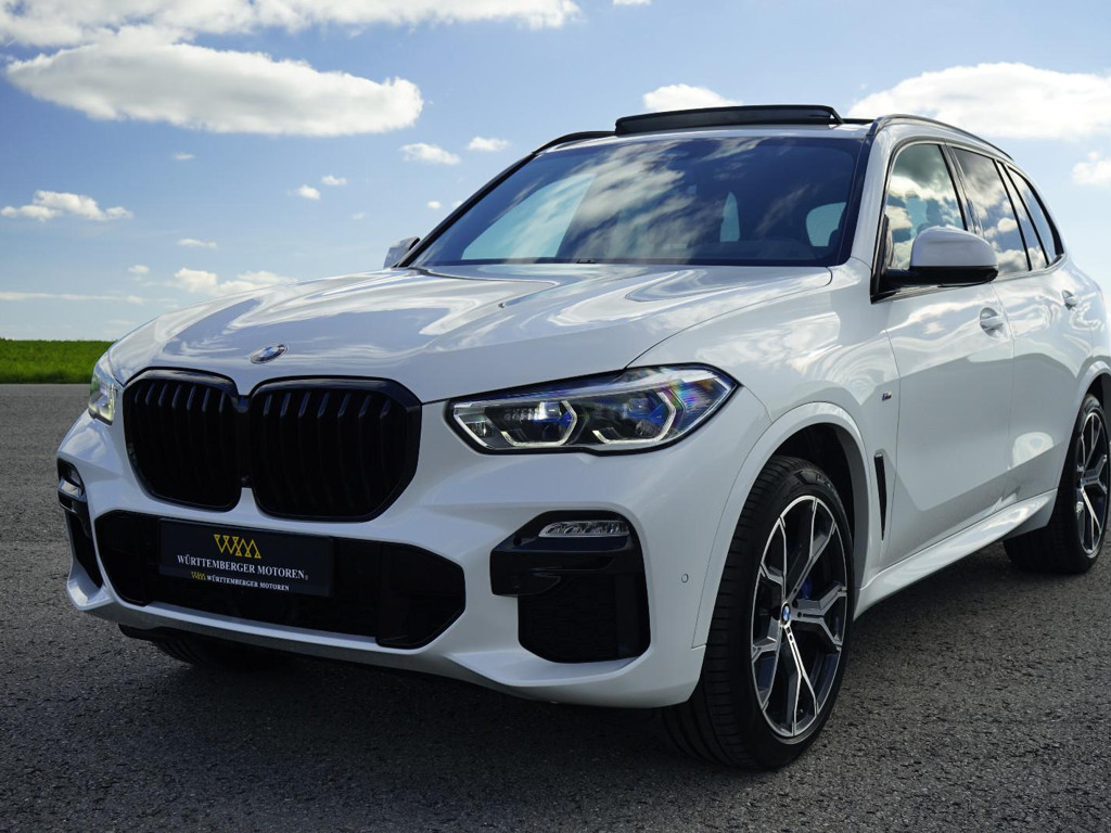 BMW X5 M50i