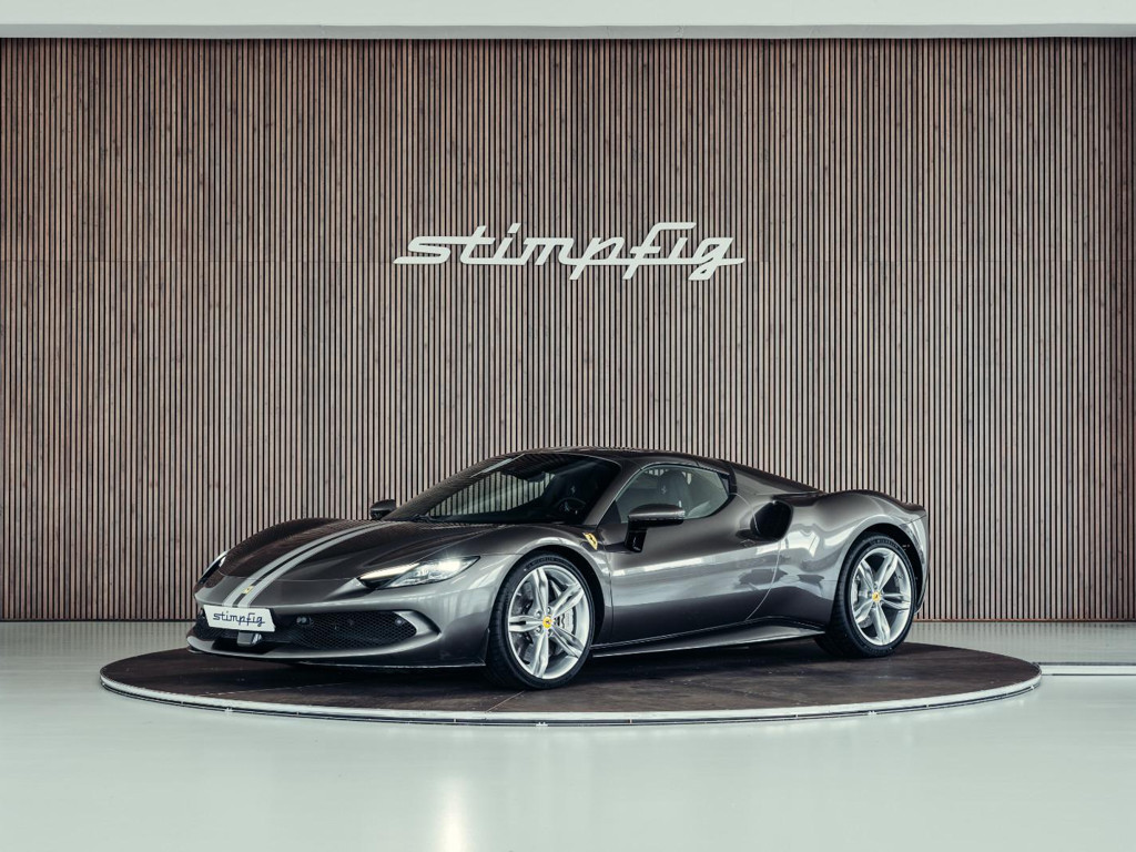 Ferrari 296 GTS , MwSt., Argento Nuerburgring, Carbon