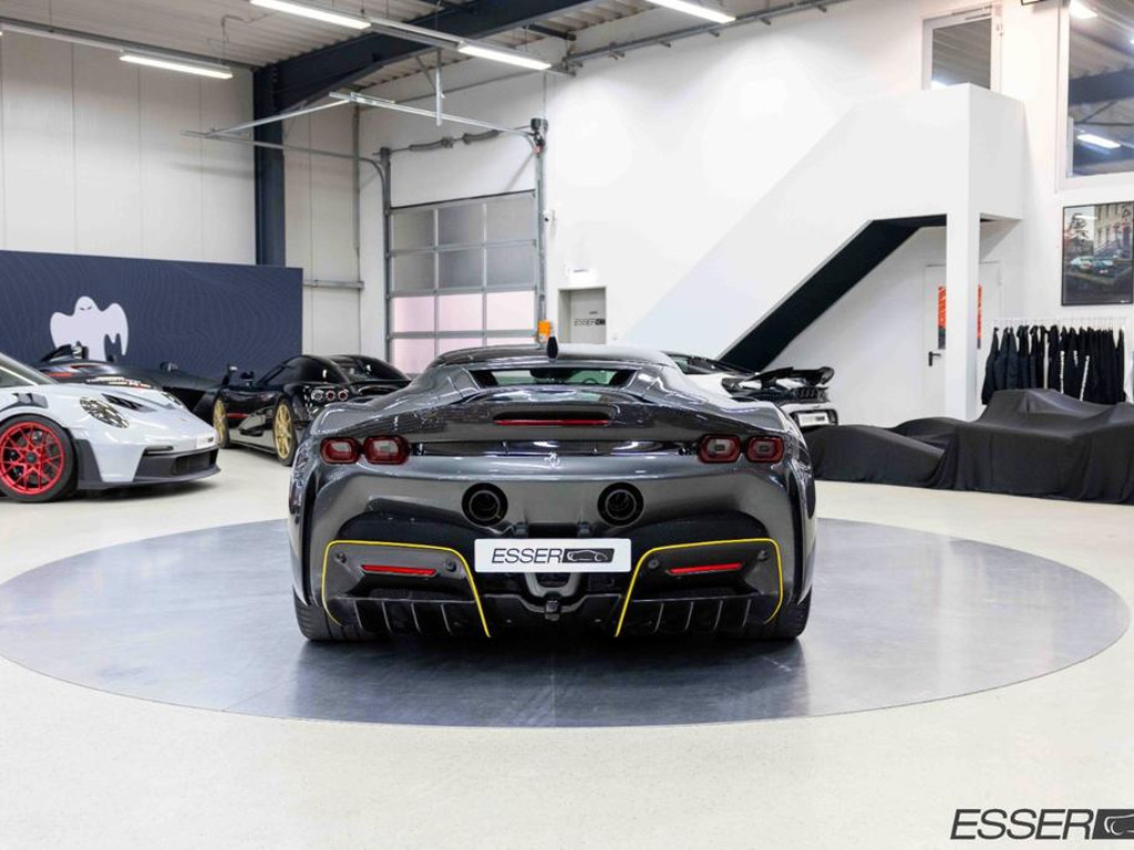 Ferrari SF90