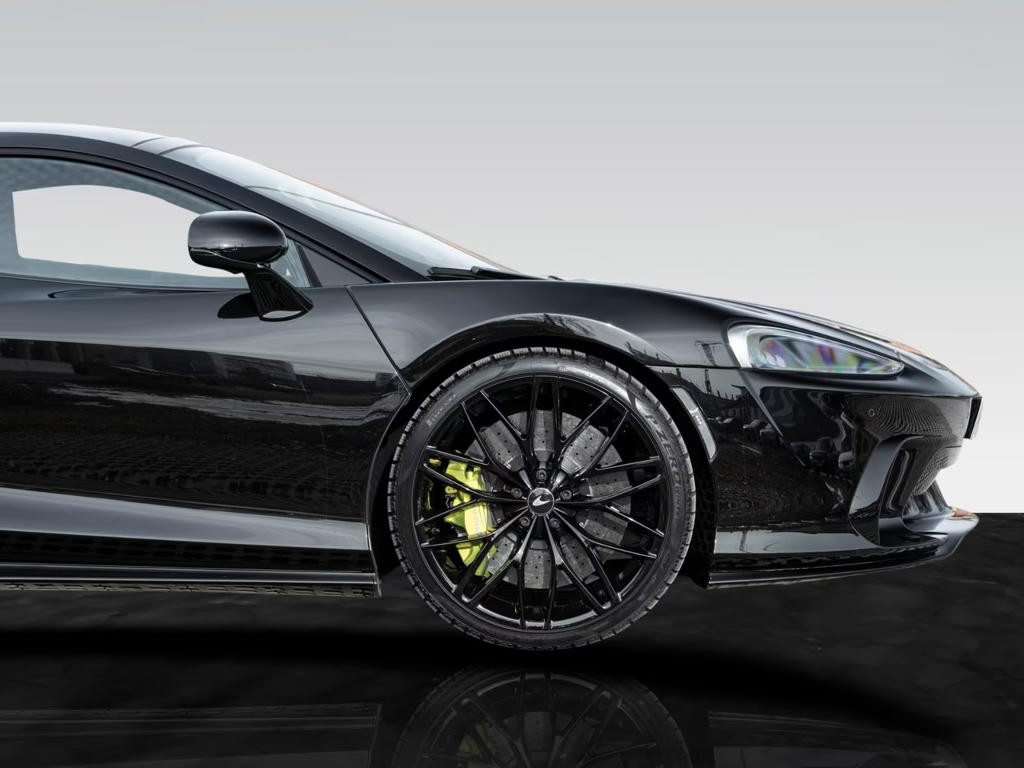 McLaren GT
