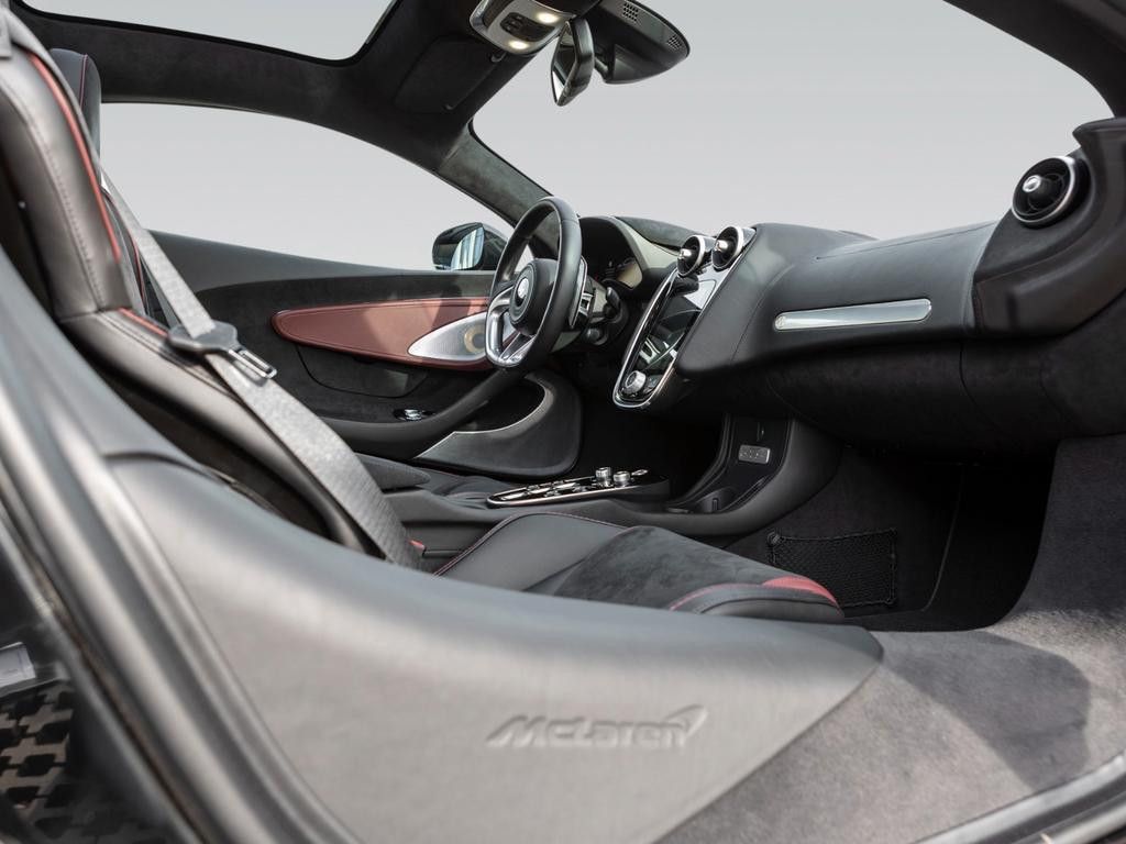 McLaren GT
