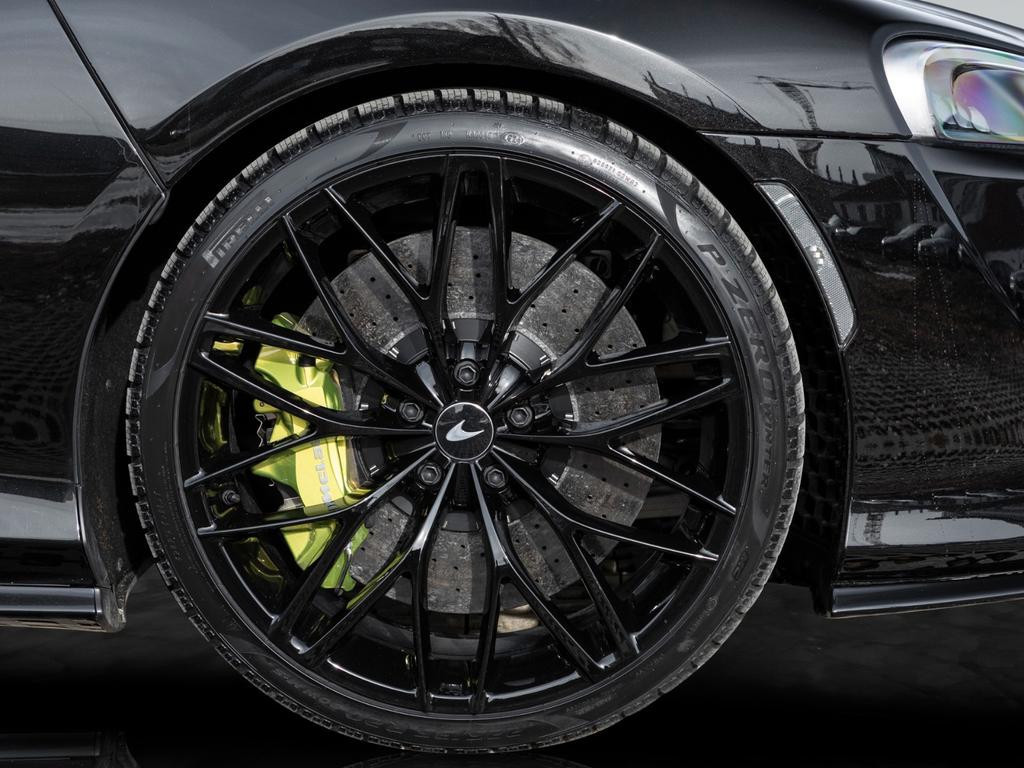 McLaren GT