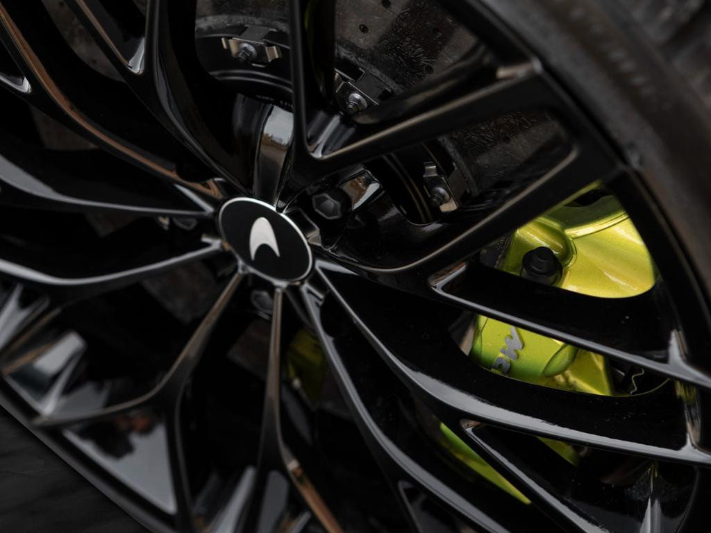 McLaren GT