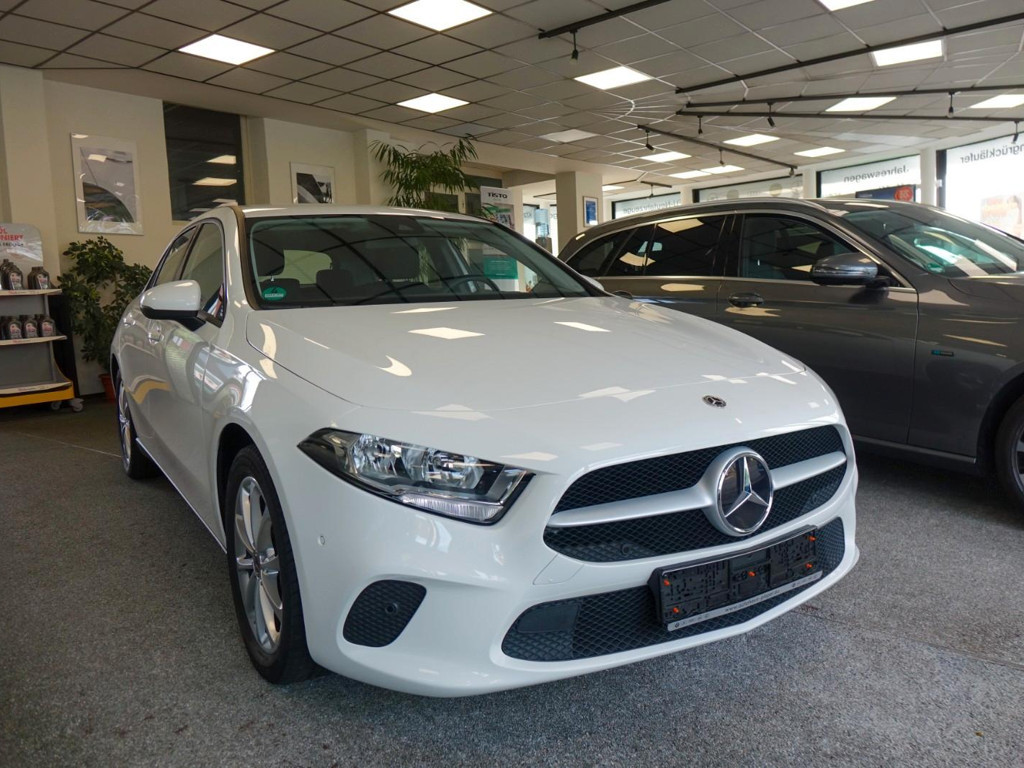 Mercedes-Benz A-Klasse A 200 +Navi+SHZ+Temp+Spurhalte+Carplay+PDC