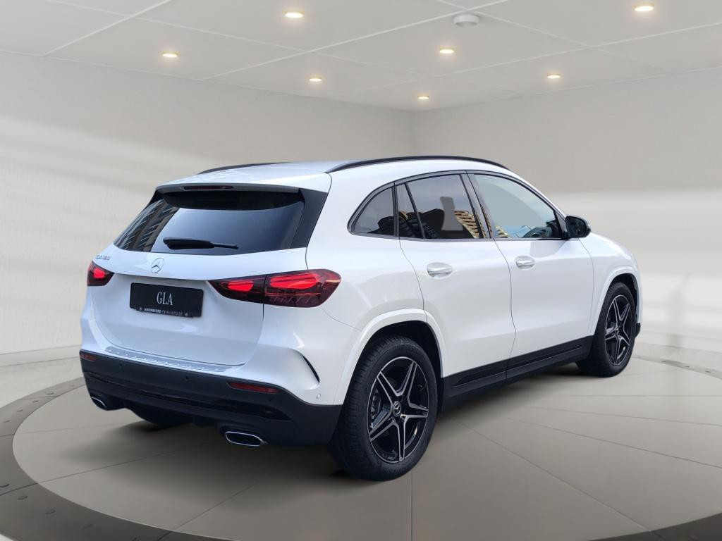 Mercedes-Benz GLA-Klasse GLA 180 AMG Line