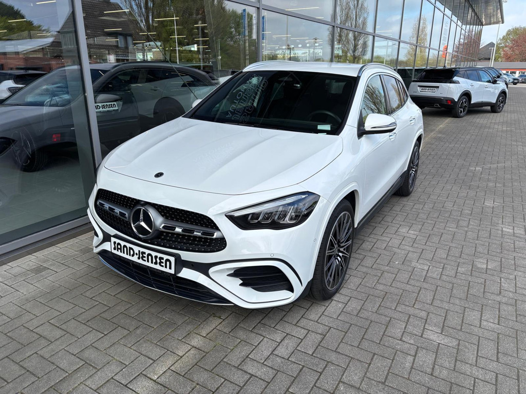 Mercedes-Benz GLA-Klasse GLA 200 AMG Line Premium
