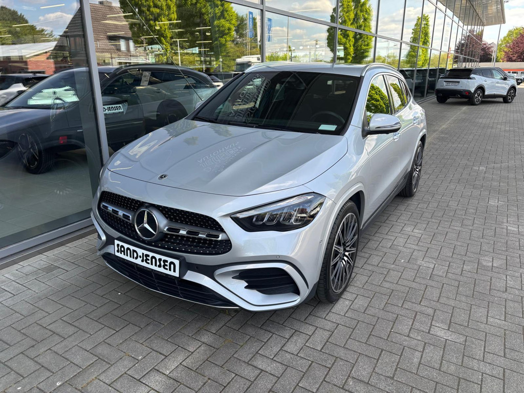 Mercedes-Benz GLA-Klasse GLA 200 AMG Line Premium