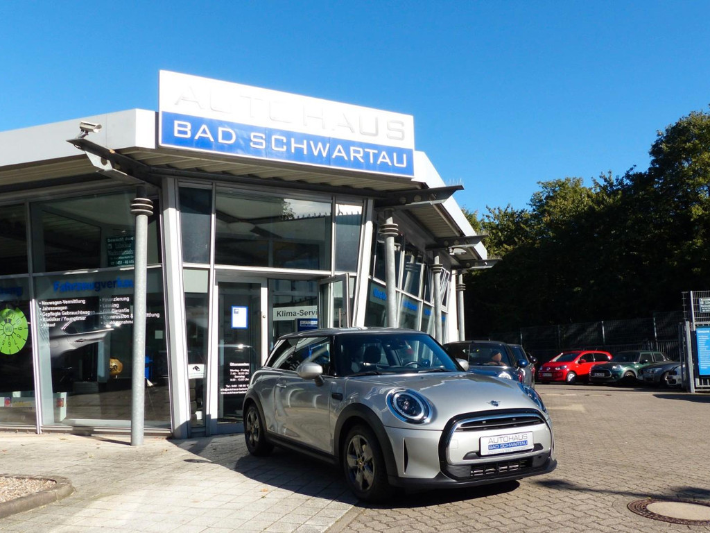 Mini Cooper "Essential Trim", Apple CarPlay, Tempomat