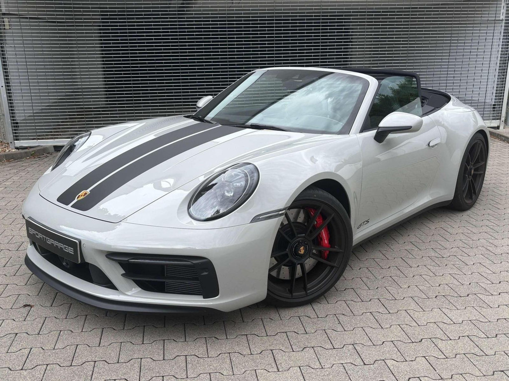Porsche 992 GTS Cabrio Carrera 4