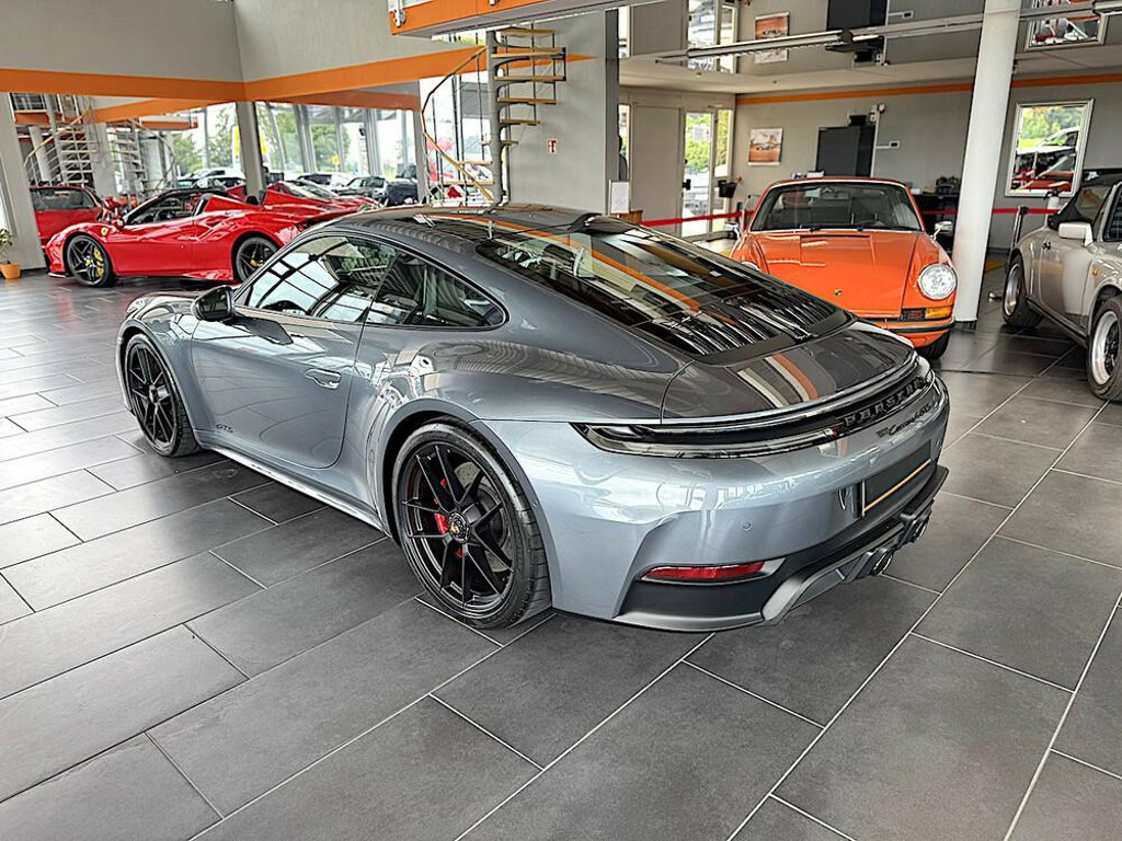 Porsche 992