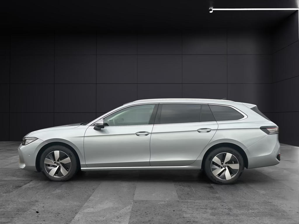 Volkswagen Passat VOLL MatrixLED Standhzg AHK Pano Leder HU